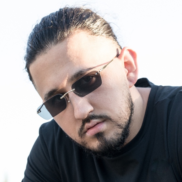 Vintage Gold Frame Dark Tint Black Lens Sunglasses - Picture 4 of 4